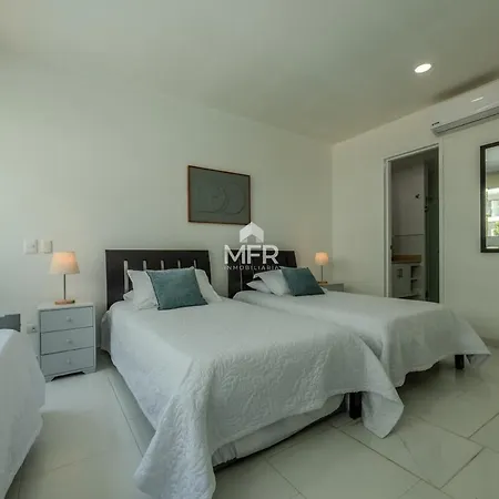 Morros 3 Beachfront 2 Bedrooms *